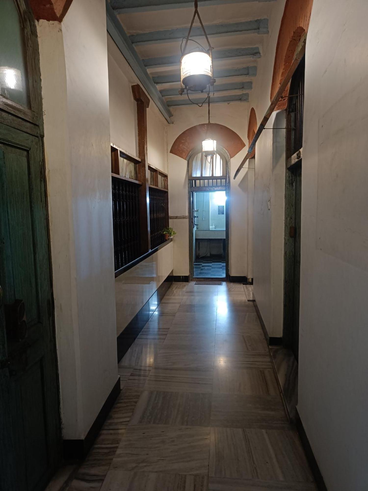 Vasantashram Cst Mumbai, Free Wifi With 1940s Retro Vibe * Mumbai